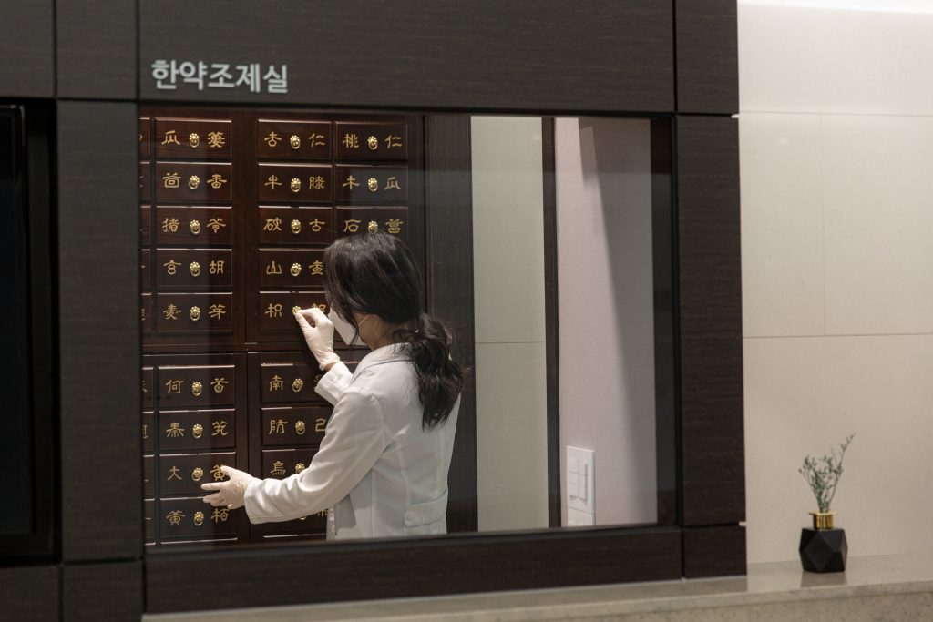 동탄다이어트한의원 밤마다 심해지는 식욕은 의지의 문제일까요?